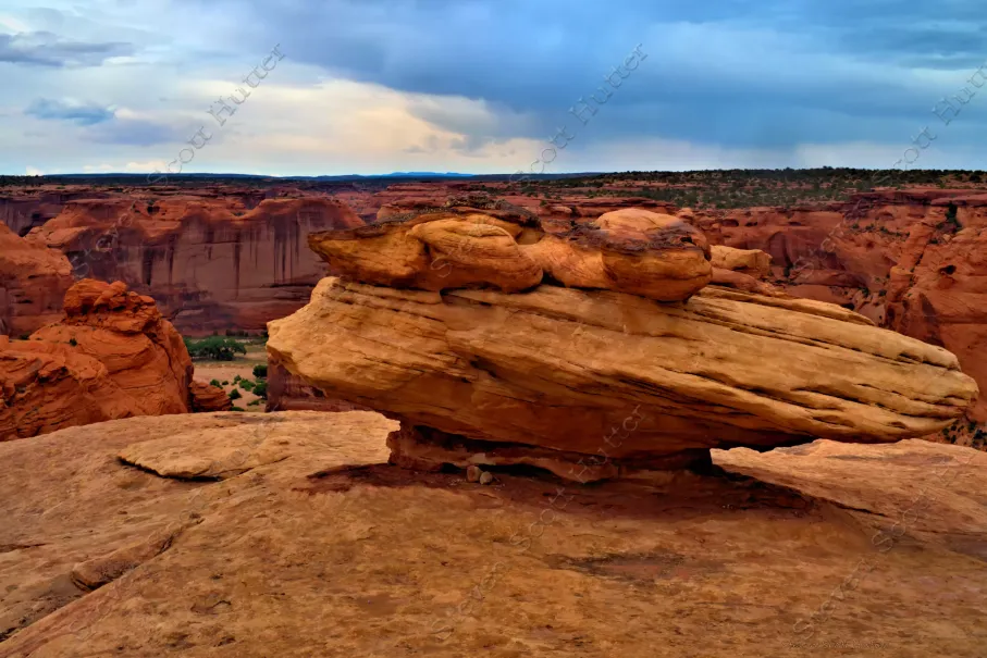 canyon-de-chelly-vista-monolith-1-vibrant-wm.webp